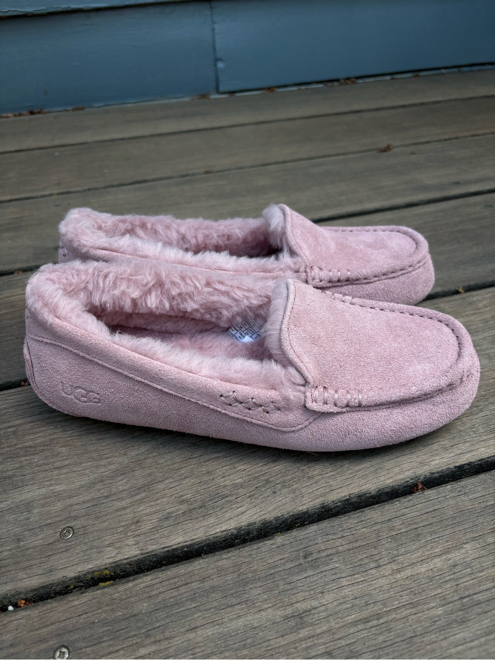 New UGG Women Blush Pink Suede Moccasin Slippers - Picture 2 of 10